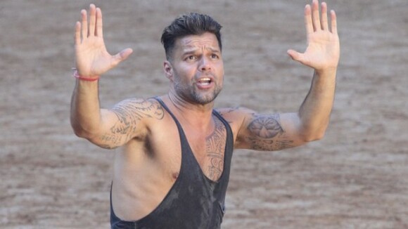 Ricky Martin grava clipe para Copa do Mundo e curte paisagem do Arpoador, no Rio