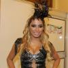 Anitta passa por cirurgia para reduzir o tamanho dos seios. A informação é do colunista Leo Dias, do jornal 'O Dia' (13 de março de 2014)