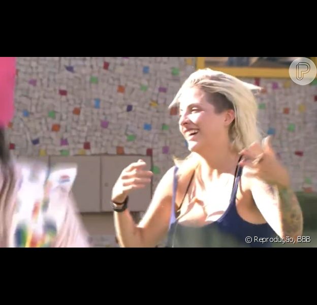 Bbb 14 Clara Leva Banho De Ovo Em Aniversario E Fala De Vanessa Presente Purepeople