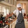 Cadu (Reynaldo Gianecchini) adora cozinhar e tem o sonho de abrir um restaurante, na novela 'Em Família'