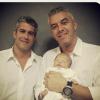 Alexandre Corrêa, marido de Ana Hickmann, posta uma foto com o irmão, Guto. Além de tio, ele é padrinho do bebê