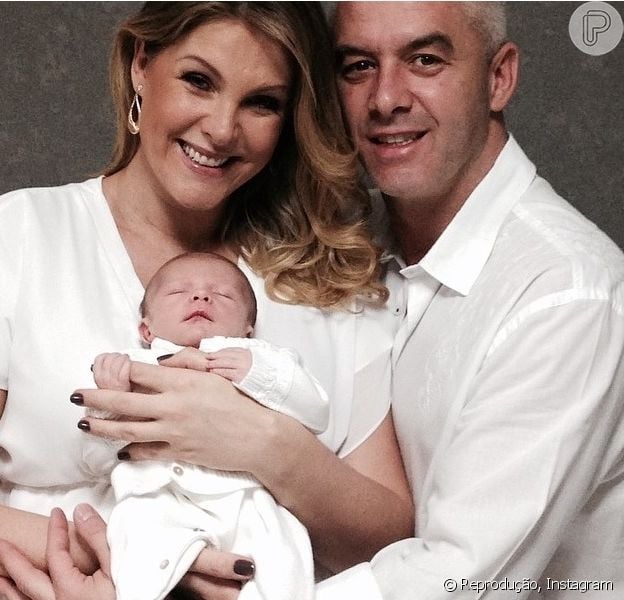 Ana Hickmann apresenta o filho, Alexandre. Veja a primeira foto do rosto do bebê Purepeople