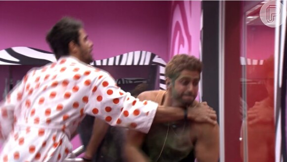 'BBB 14': Diego segurou Marcelo quando o administrador perdeu a cabeça ao ser acusado por Cássio de ter abusado de Angela
