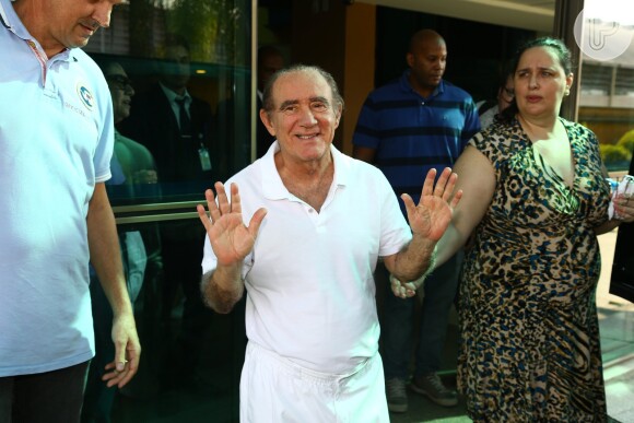 Renato Aragão deixou o hospital nesta quarta-feira, 19 de março de 2014