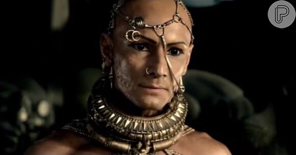 Rodrigo Santoro está nos cinemas como o protagonista da franquia '300', na pele do vilão Xerxes