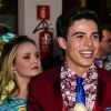 Thomaz Costa comemorou seus 17 anos com a namorada, Larissa Manoela, em uma festa junina