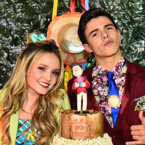 Thomaz Costa comemorou seus 17 anos com a namorada, Larissa Manoela