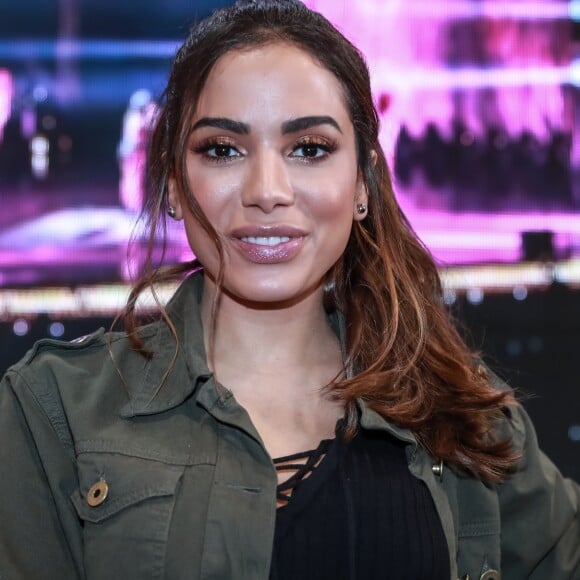 'Não estou tendo tempo de ir a outro lugar fazer essa questão de paquerar', contou Anitta