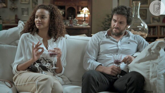 Caio (Rodrigo Lombardi) está noivo de Leila (Lucy Ramos), mas pede que Bibi (Juliana Paes) volte para ele, na novela 'A Força do Querer'