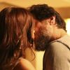 Novela 'A Força do Querer': Bibi (Juliana Paes) e Caio (Rodrigo Lombardi) se beijam