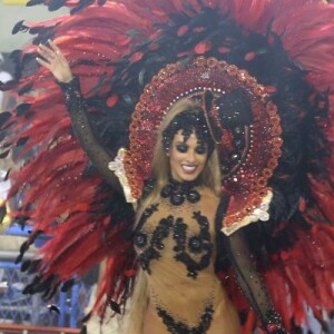 Nicole Bahls também perdeu o posto de musa da Vila Isabel para o carnaval do ano que vem