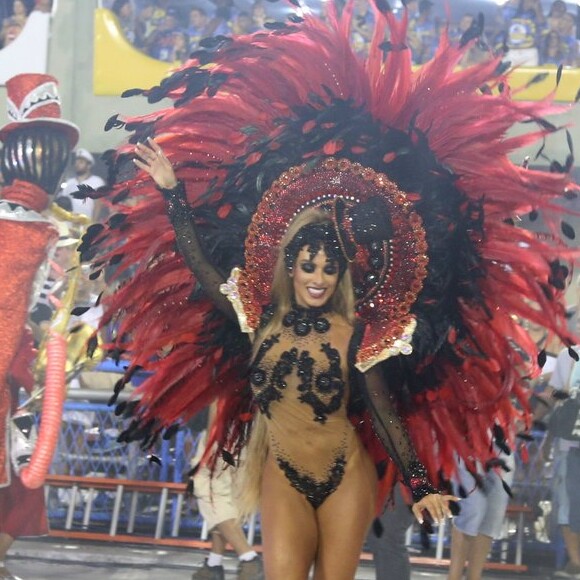 Nicole Bahls também perdeu o posto de musa da Vila Isabel para o carnaval do ano que vem