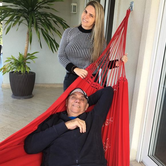 Marcelo Rezende publicou a primeira foto com a namorada, Luciana Lacerda, em seu Instagram, nesta quinta-feira, 22 de junho de 2017