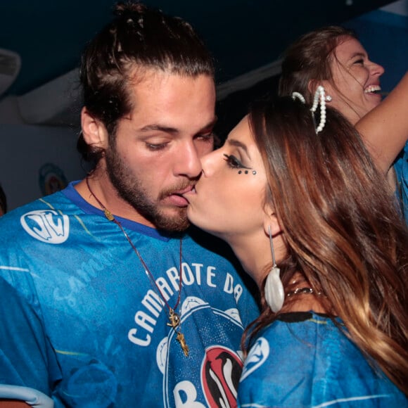 Giovanna Lancellotti e Gian Luca Ewbank deram primeiro beijo após uma festa