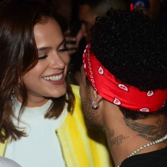 Bruna Marquezine e Neymar pararam de usar aliança