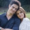 Eric (Mateus Solano) insiste para Luiza (Camila Queiroz) morar com ele no Caioca Palace e ela aceita, na novela 'Pega Pega', em 20 de julho de 2017