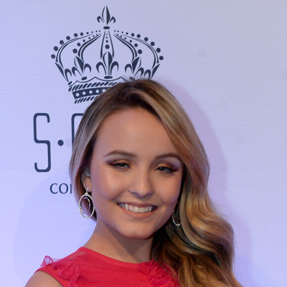 Larissa Manoela negou ter colocado silicone nos seios