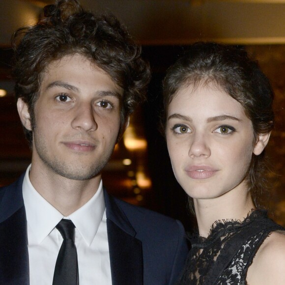 Chay Suede fez pedido de casamento a Laura Neiva no palco do 'Amor & Sexo'