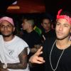Neymar filmou amigos em sua caminhonete ao chegar na mansão