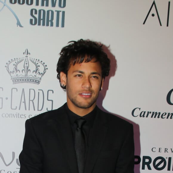 Neymar, após término com Bruna Marquezine, estaria vivendo um affair com a modelo Caroline Caputo