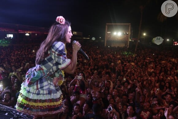 Ivete Sangalo usou roupa típica para show em homenagem a São João na noite desta sexta-feira, 23 de junho de 2017