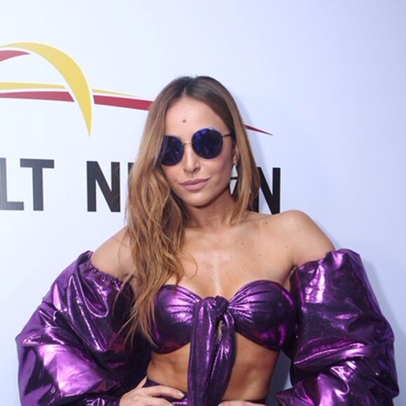 Sabrina Sato escolheu um look futurista para o evento