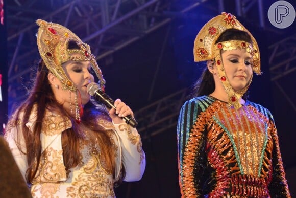Maiara e Maraisa usaram roupa de Maria Bonita para cantarem pela primeira vez na festa de São João em Campina Grande, na Paraíba