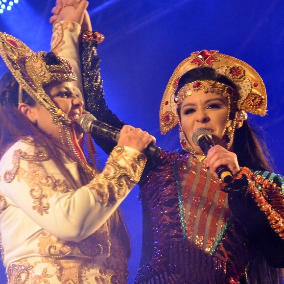 Maiara e Maraisa interpretaram 'hits' como 'Bate Coração' na festa de São João em Campina Grande, na Paraíba, neste domingo, 25 de junho de 2017
