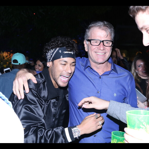 Neymar está solteiro desde que terminou, pela terceira vez, seu relacionamento com a atriz Bruna Marquezine