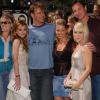 O elenco de 'Três é Demais' se reencontrou em maio de 2004. Na foto, Jodie Sweetin, Mary-Kate Olsen, Dave Coulier, Candace Cameron Bure, Ashley Olsen e Bob Saget