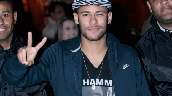 Neymar deixou evento com Gabriela Versiani após encontro com Bruna Marquezine