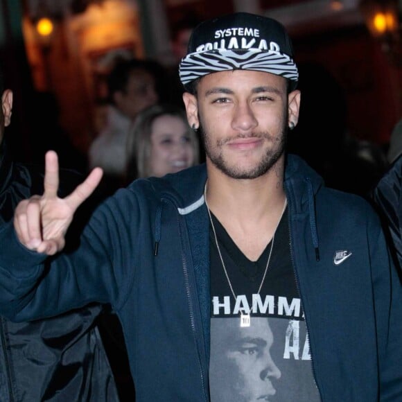 Neymar curtiu boate com blogueira após encontro com Bruna Marquezine em show