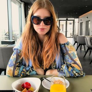 Marina Ruy Barbosa viaja com a mãe a Milão e se hospeda em hotel de luxo