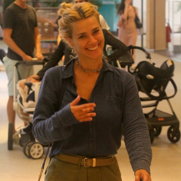 Carolina Dieckmann afirmou ser uma pessoa positiva e que trabalha com amor