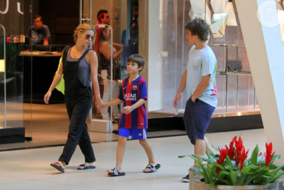 Carolina Dieckmann se mudou para Miami, nos Estados Unidos, com o filho José, de 9 anos, junto do marido, Tiago Worcman