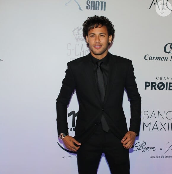 Neymar promoveu uma festa com os amigos em Angra dos Reis, na última segunda-feira, 26 de junho de 2017