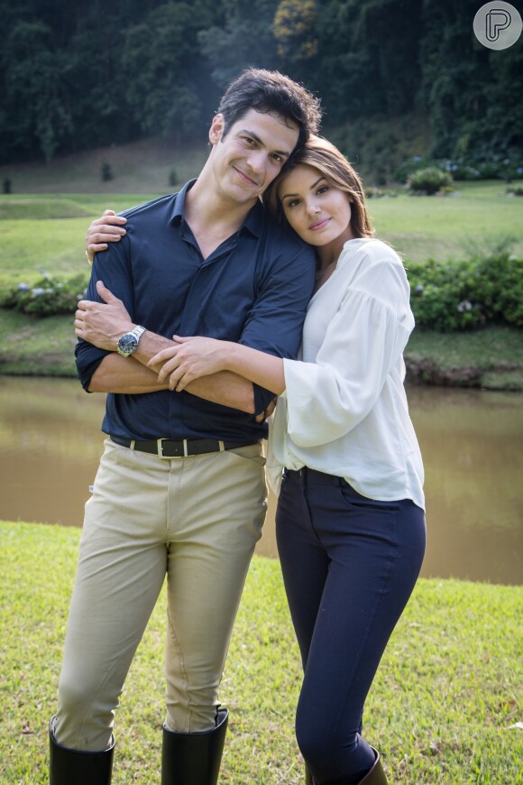 Luiza (Camila Queiroz) e Eric (Mateus Solano) vão morar juntos, na novela 'Pega Pega'