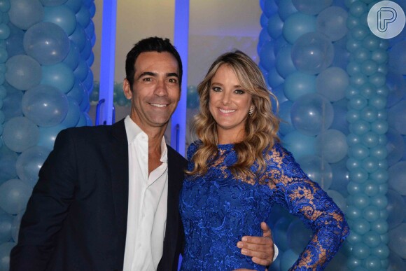 Ticiane Pinheiro e Cesar Tralli ficaram noivos em 11 de junho menos de um mês após terem reatado o namoro