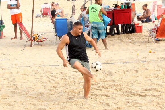 Ronaldo jogou futevôlei na praia Leblon, na Zona Sul do Rio de Janeiro
