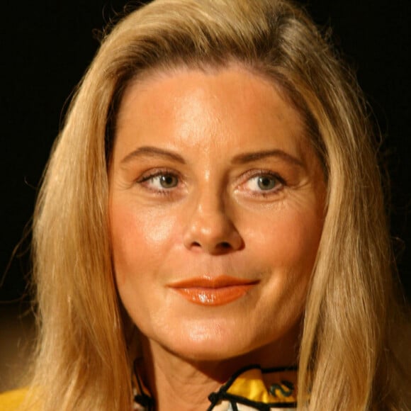 Vera Fischer foi internada na UTI, com quadro de pneumonia