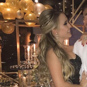 Thomaz Costa acompanhou Larissa Manoela na festa de comemoração aos 10 milhões de seguidores dela no Instagram
