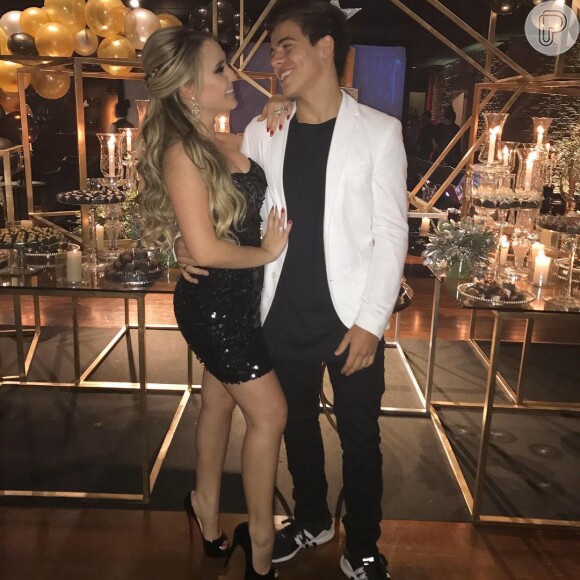Thomaz Costa acompanhou Larissa Manoela na festa de comemoração aos 10 milhões de seguidores dela no Instagram