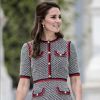 Kate Middleton caprichou no look para a inauguração do projeto de expansão no Museu Victoria & Albert, em Londres, nesta quinta-feira, 29 de junho de 2017