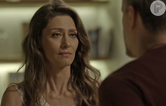 Joyce (Maria Fernanda Cândido) pede o divórcio para Eugênio (Dan Stulbach) após briga com Irene (Débora Falabella), no capítulo previsto para ir ao ar no dia 24 de julho de 2017, na novela 'A Força do Querer'