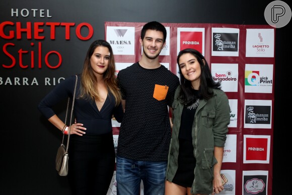 Beatriz, Laura e Vinícius Bonemer estiveram na festa em comemoração do prêmio do 'BBB17' de R$ 1 milhão de Emilly