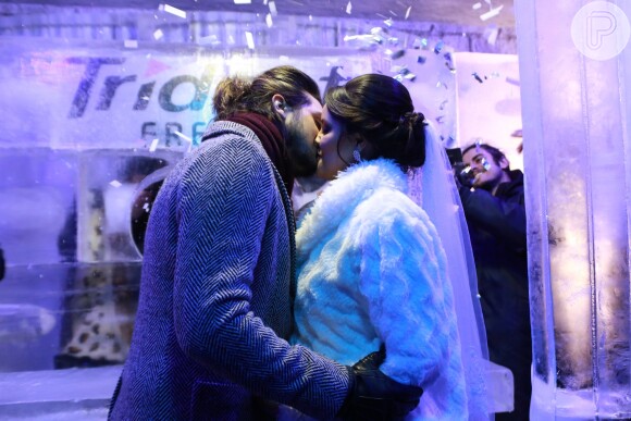 Luan Santana registrou o beijo com a fã em seu Instagram