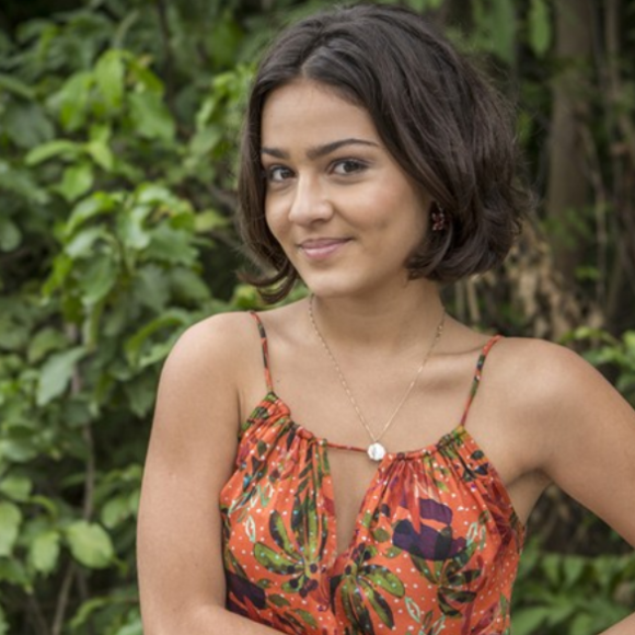 Giullia Buscacio teve a palavra 'sertão' tatuada pelo namorado, Pedro Cantelmo, que também é editor de vídeo e modelo, ao lembrar sua atuação na novela 'Velho Chico'