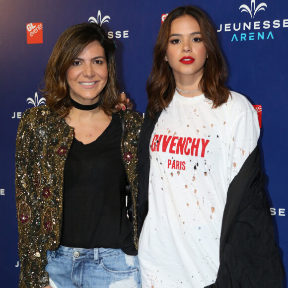 Bruna Marquezine contou com a companhia da promoter Carol Sampaio no show da cantora Ariana Grande