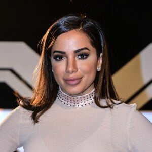 Anitta teria se incomodado com locutor que entrou na área VIP onde estava com o affair, Thiago Magalhães, diz o jornal 'Extra'