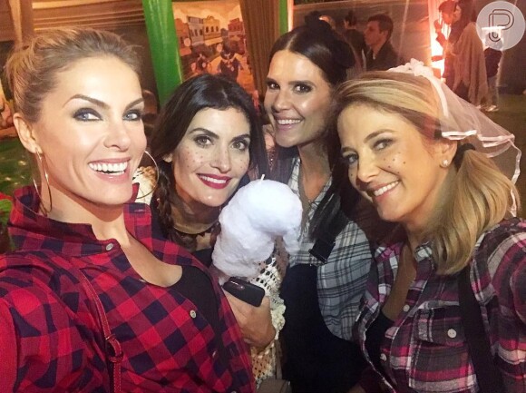 Ticiane Pinheiro posou com Ana Hickmann, Isabella Fiorentino e Mariana Kupfer em festa junina